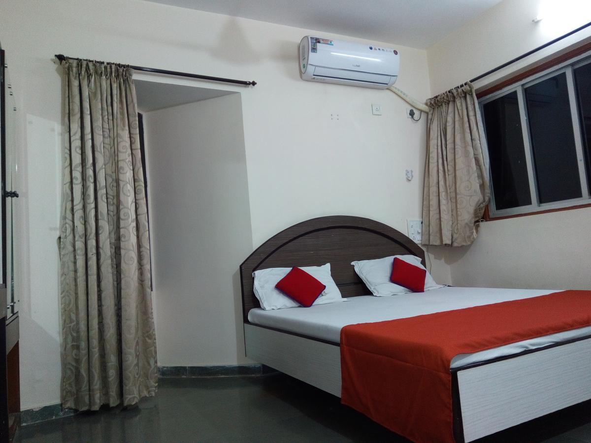 Hotel Guruji Алібаґ Екстер'єр фото